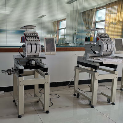 únicas calças de brim principais do t-shirt do elevado desempenho do logotipo das peúgas da máquina do bordado do computador de pano de toalha